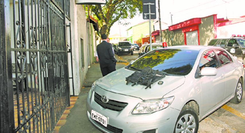 Apreendido - Em novembro de 2013 a Garra surpreendeu um falto carro da polícia em Guarulhos (Foto: Lucas Dantas (14/11/2013)